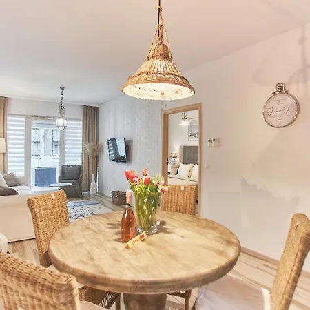 Riviera Z Tarasem - Playa Baltis 미엥지즈드로예